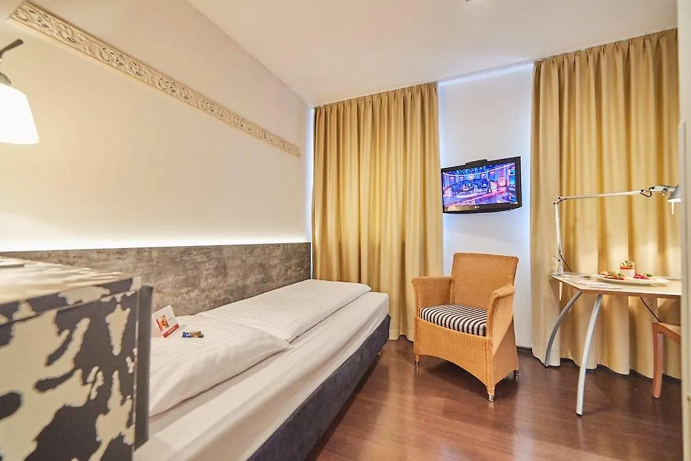 Hotel Amadeus Hannover 4*,  Tyskland